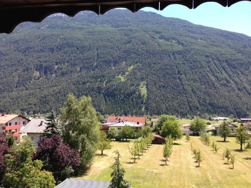 Gasthaus Sonne Tarrenz Bilik gambar